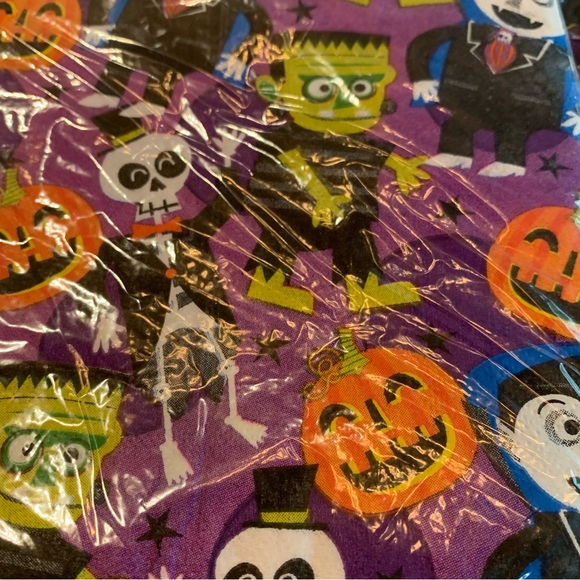 Halloween Party Lot Table Cover Napkins, Leaf Bag Pumpkin, Paper Cupcake Holders - Picture 3 of 12